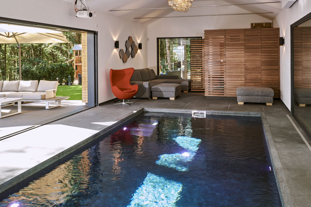 Indoor-Pool · Schwimmhalle
