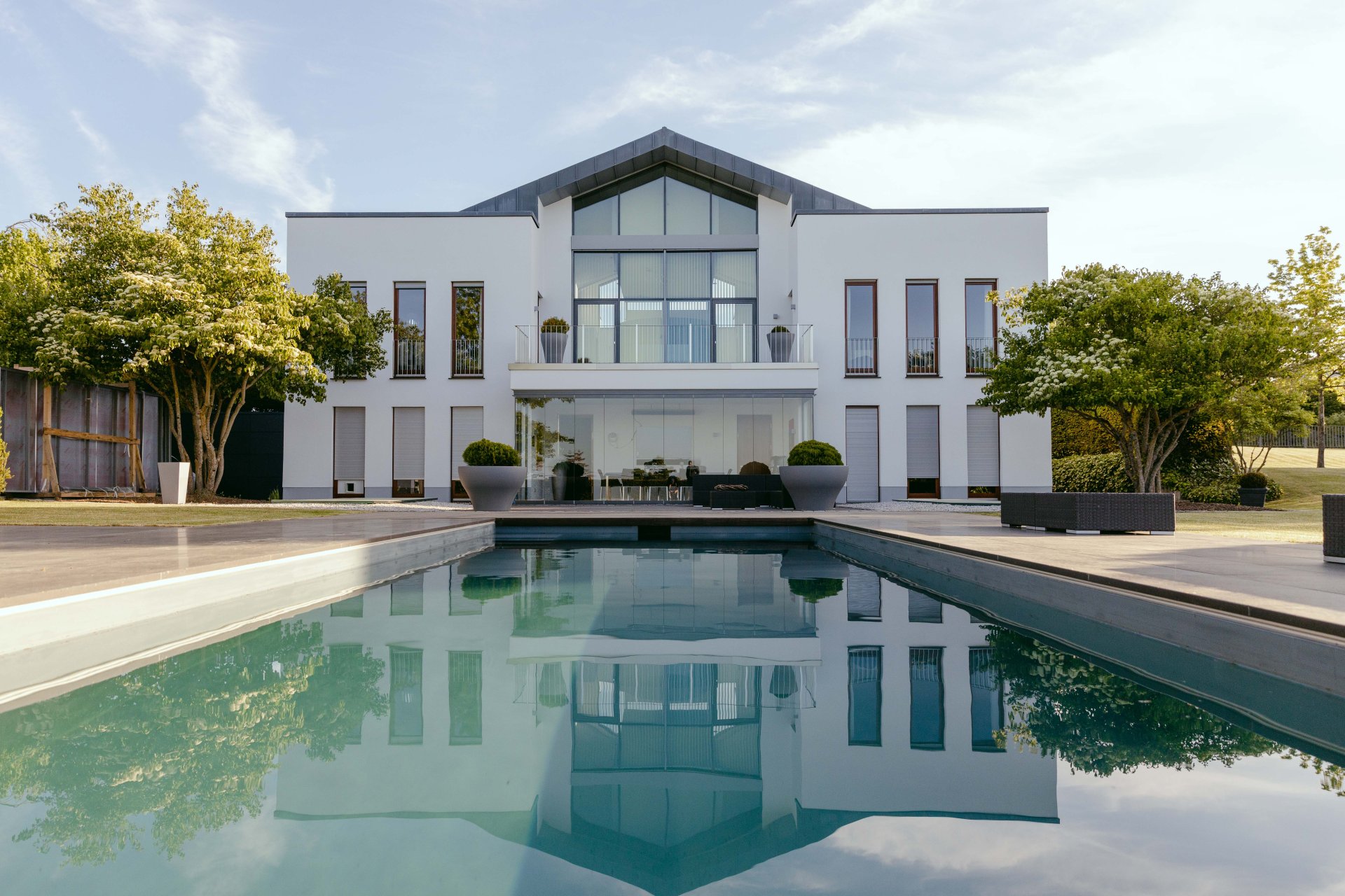 Villa-Pool · klassisch elegant
